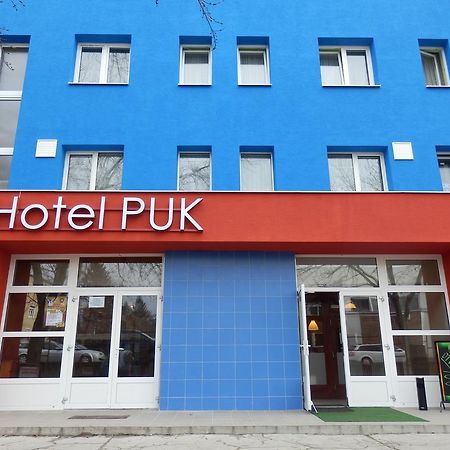 Hotel Puk Topoľčany Exteriör bild