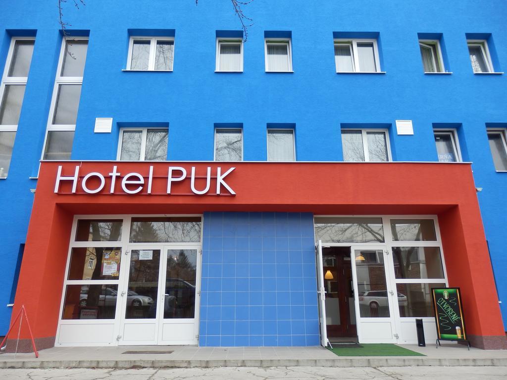 Hotel Puk Topoľčany Exteriör bild