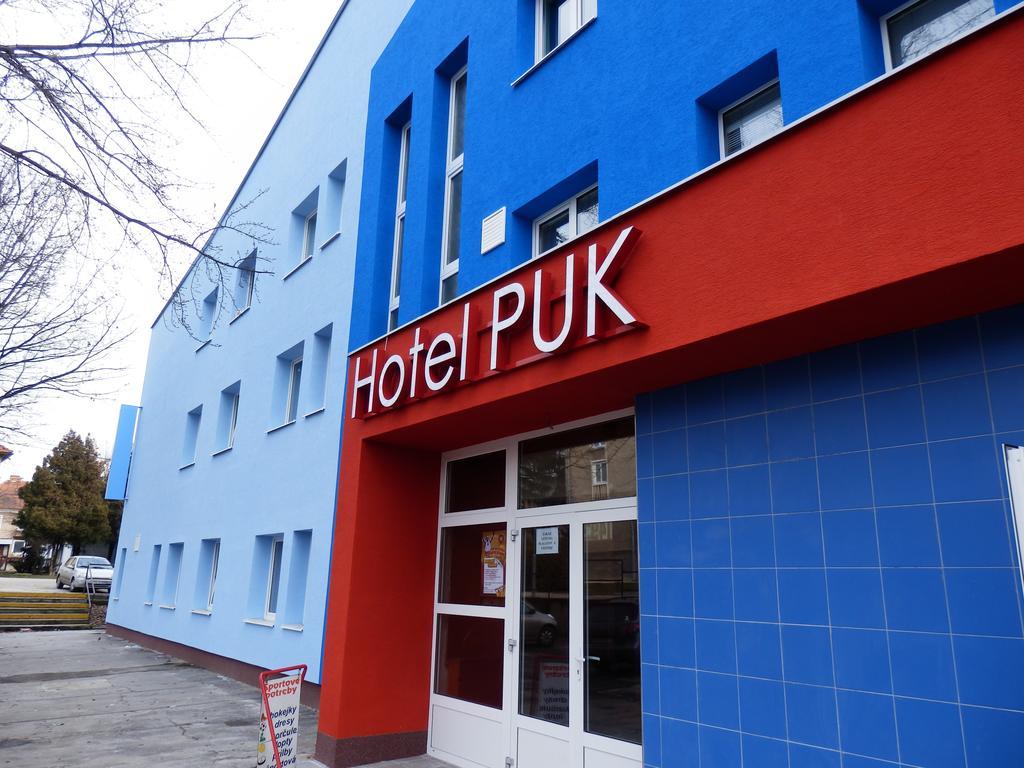 Hotel Puk Topoľčany Exteriör bild